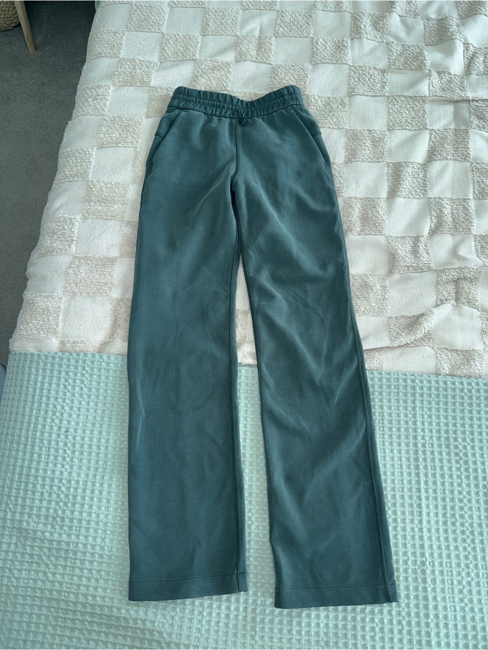 Lululemon Softstreme High-Rise Pant *Full Length
Dark Forest size 0